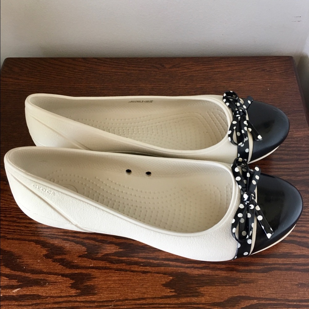 CROCS CAP TOE POLKA DOT BOW BALLET FLAT CREAM and BLACK - Picture 5 of 11